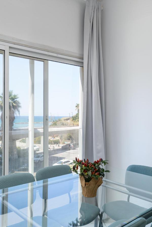 Sea View 2 Bedroom Apartment With Bomb Shelter Tel Aviv Esterno foto