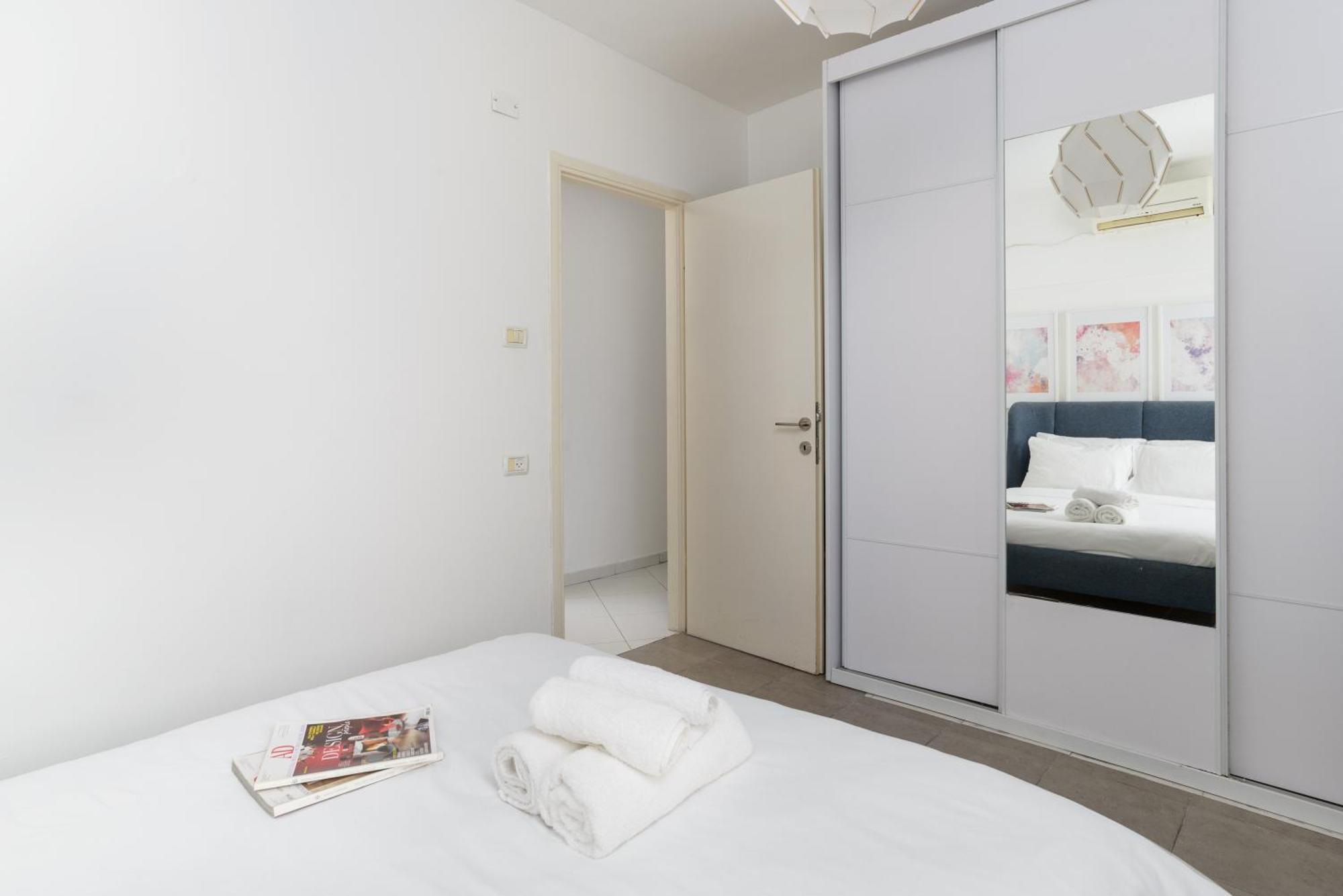 Sea View 2 Bedroom Apartment With Bomb Shelter Tel Aviv Esterno foto
